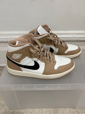 Nike Women’s Air Jordan 1 Mid ‘Desert’ Size 9.5